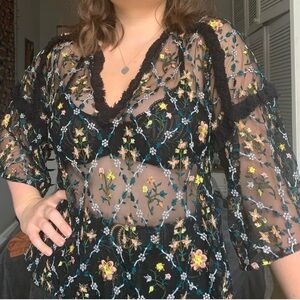 Topshop Women's Black Metallic Embroidered Sheer Floral V Neck Blouse US Size 6